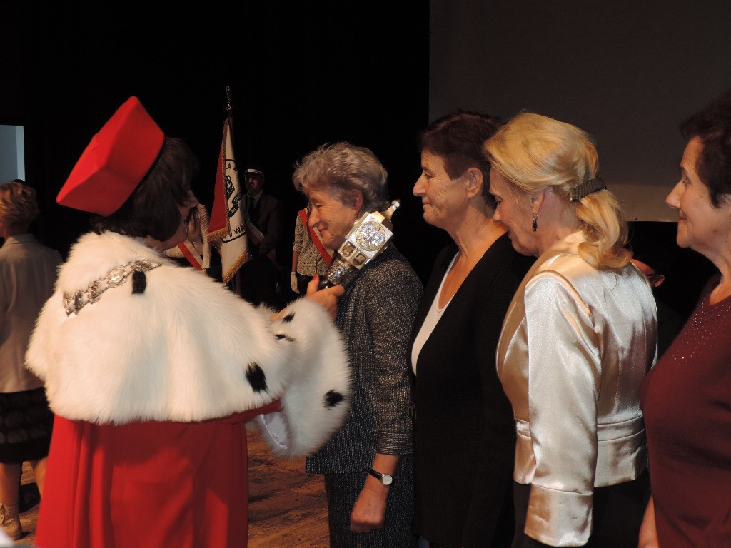 Medalowa inauguracja
