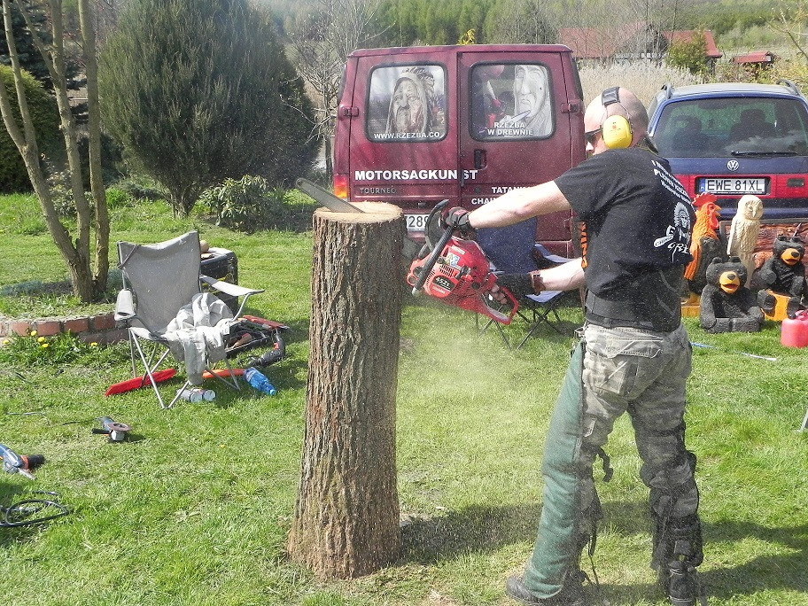 Spalinowa rzeźba