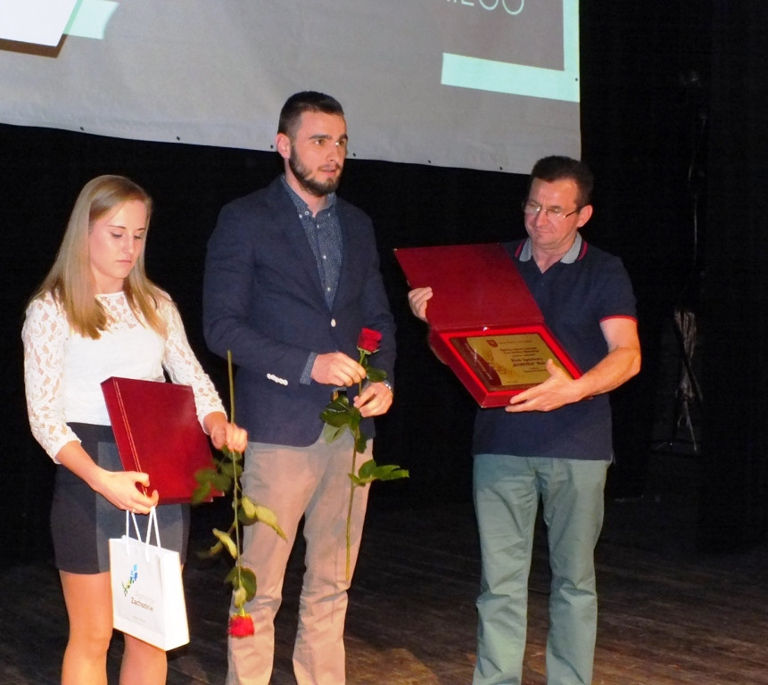 Kontrakt podpisany, laury rozdane