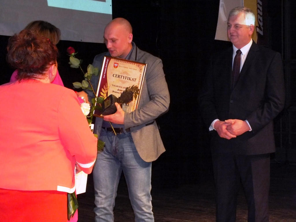 Kontrakt podpisany, laury rozdane