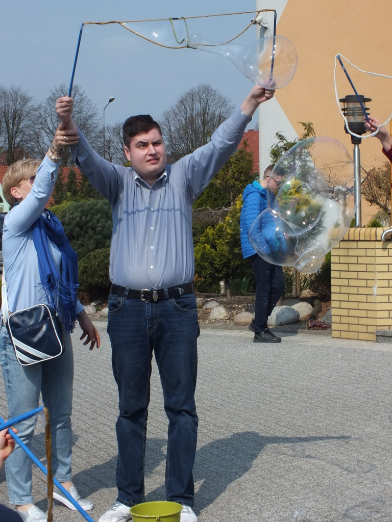 Zapalili się na niebiesko