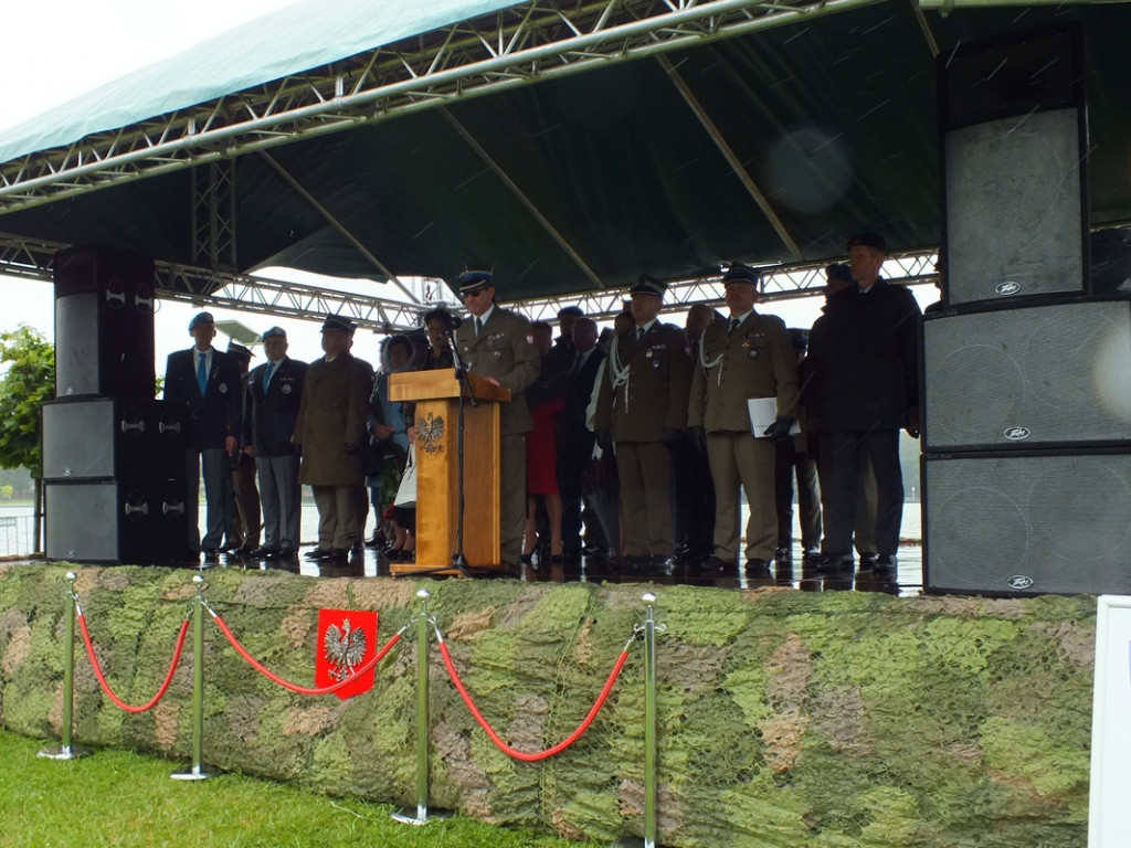 Jubileusz w strugach deszczu