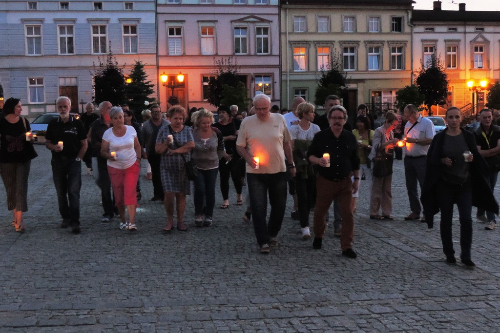 Znicze przed sądem