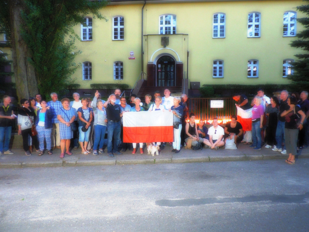 Znicze przed sądem