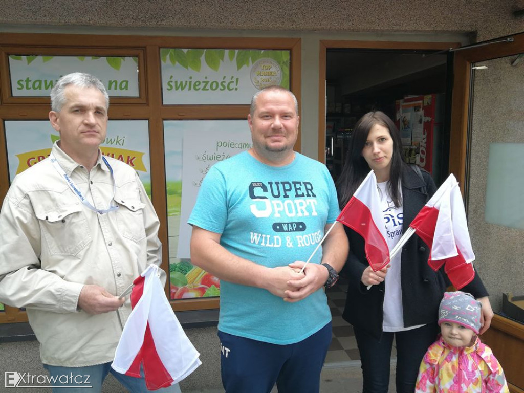 Wałecki PiS celebrował z mieszkańcami Dzień Flagi RP