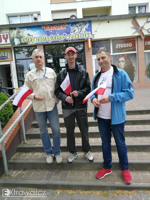 Wałecki PiS celebrował z mieszkańcami Dzień Flagi RP