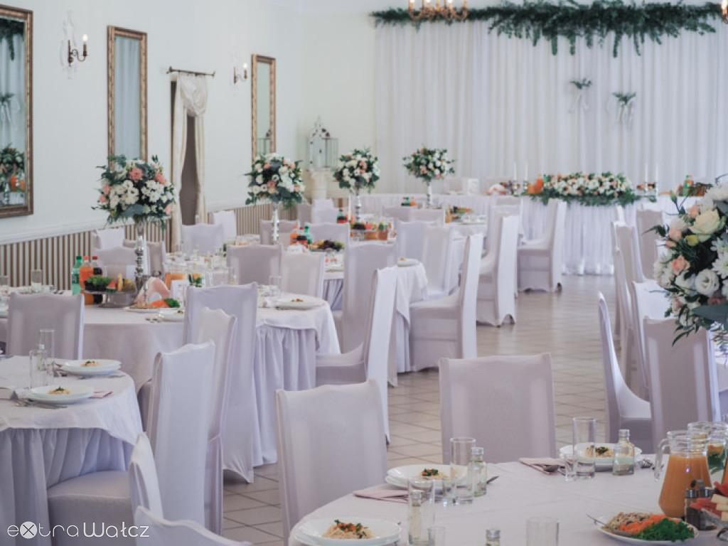 Perła w gminie Wałcz. Pałac w Wiesiółce