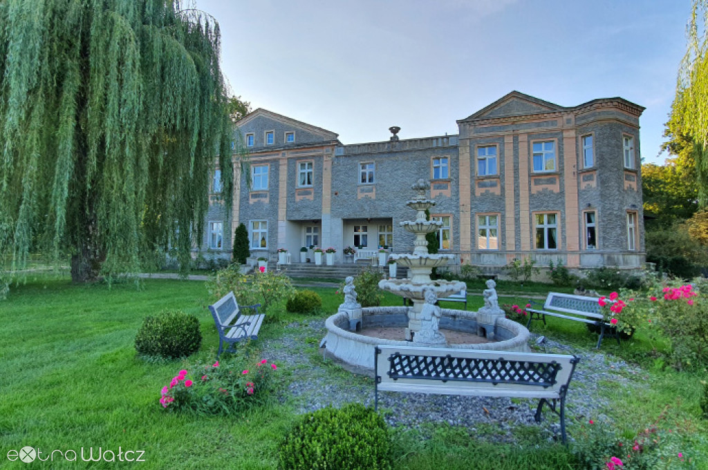Perła w gminie Wałcz. Pałac w Wiesiółce