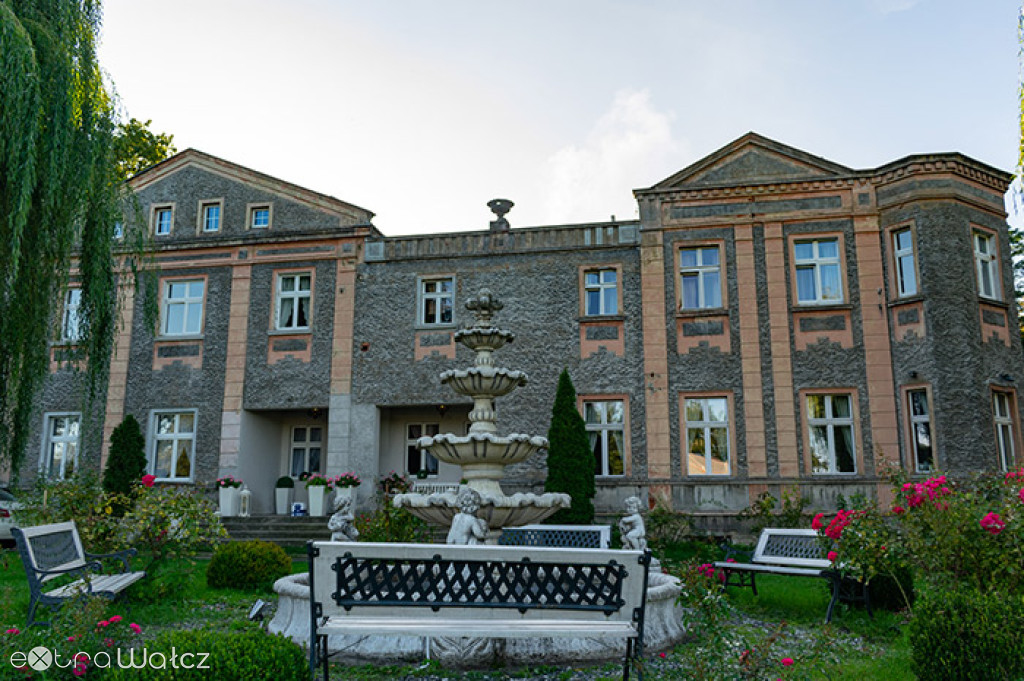 Perła w gminie Wałcz. Pałac w Wiesiółce