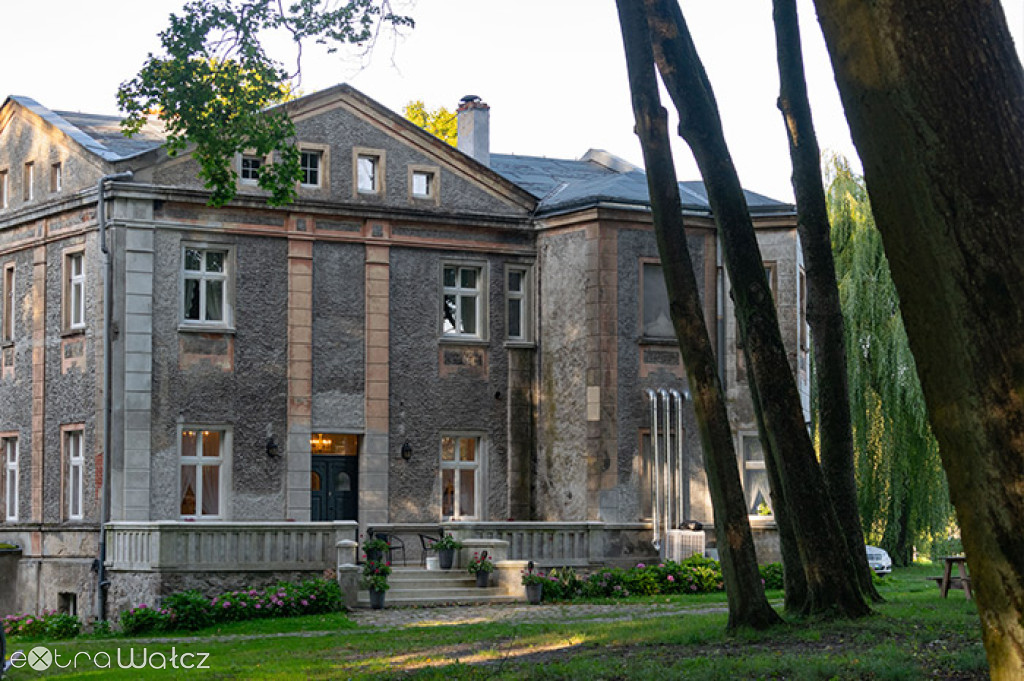 Perła w gminie Wałcz. Pałac w Wiesiółce