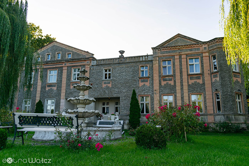 Perła w gminie Wałcz. Pałac w Wiesiółce