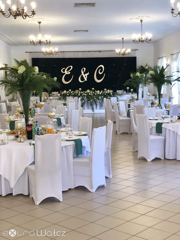 Perła w gminie Wałcz. Pałac w Wiesiółce