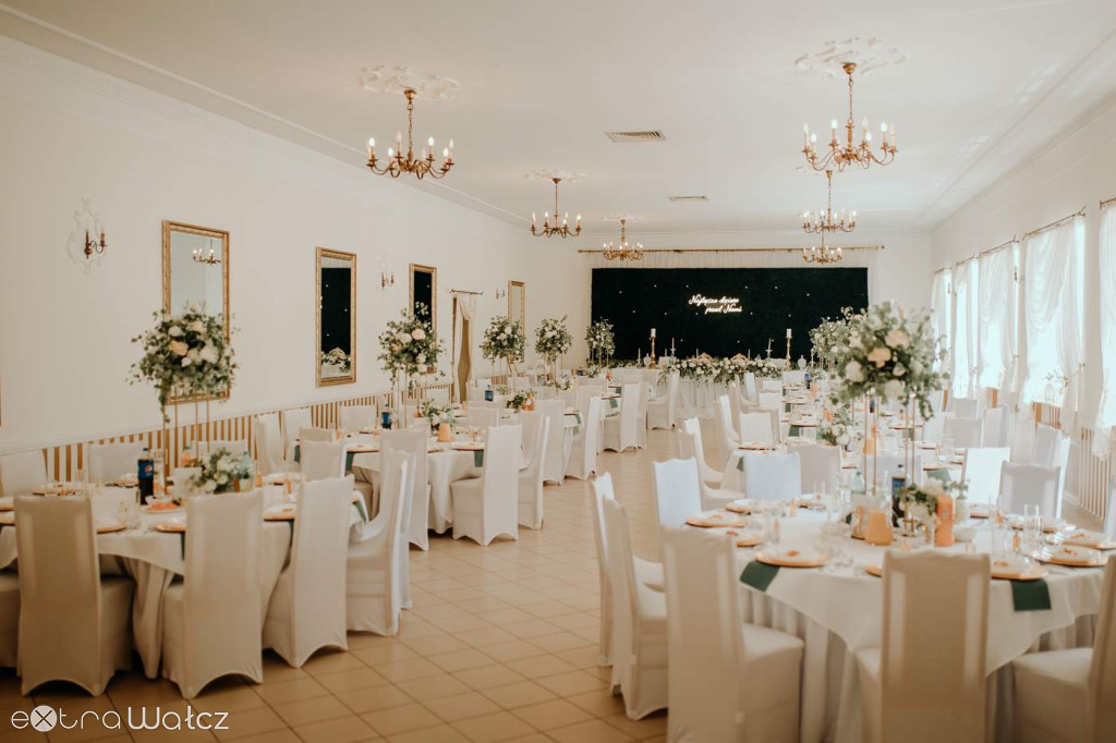 Perła w gminie Wałcz. Pałac w Wiesiółce