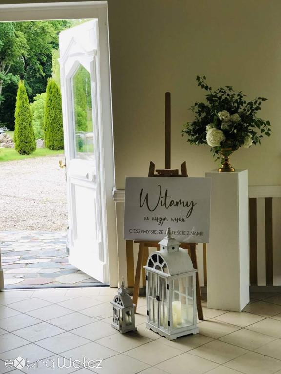 Perła w gminie Wałcz. Pałac w Wiesiółce