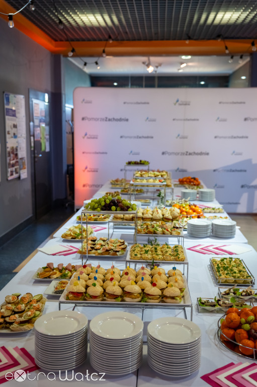 Mistrzowie Pomorza Zachodniego, wałecka szkoła zwycięża