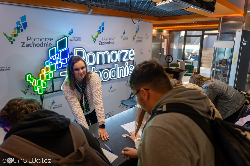 Mistrzowie Pomorza Zachodniego, wałecka szkoła zwycięża