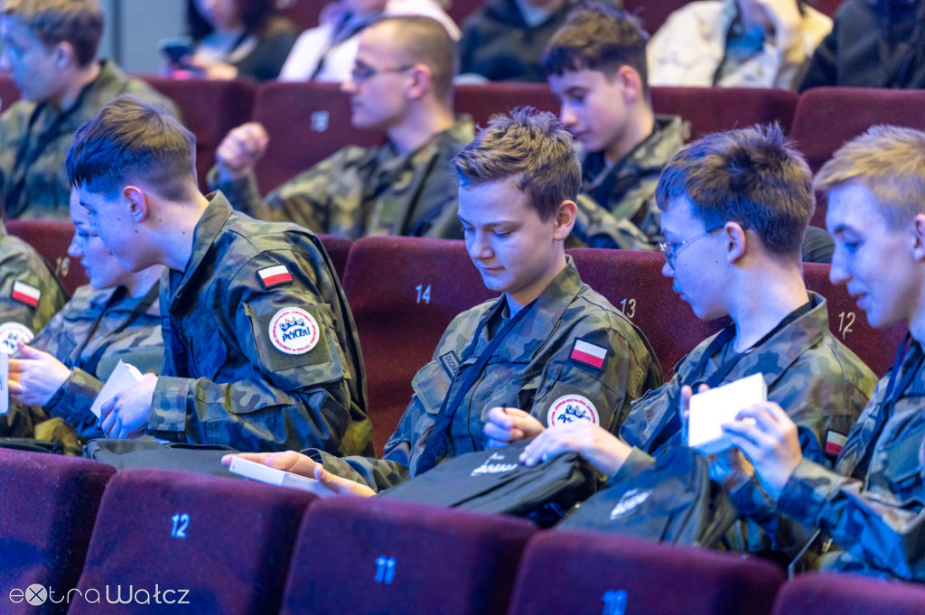 Mistrzowie Pomorza Zachodniego, wałecka szkoła zwycięża