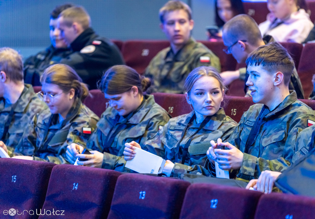 Mistrzowie Pomorza Zachodniego, wałecka szkoła zwycięża