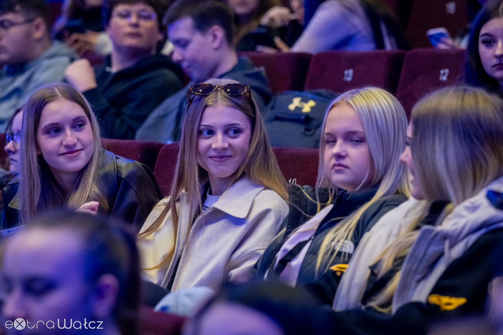 Mistrzowie Pomorza Zachodniego, wałecka szkoła zwycięża