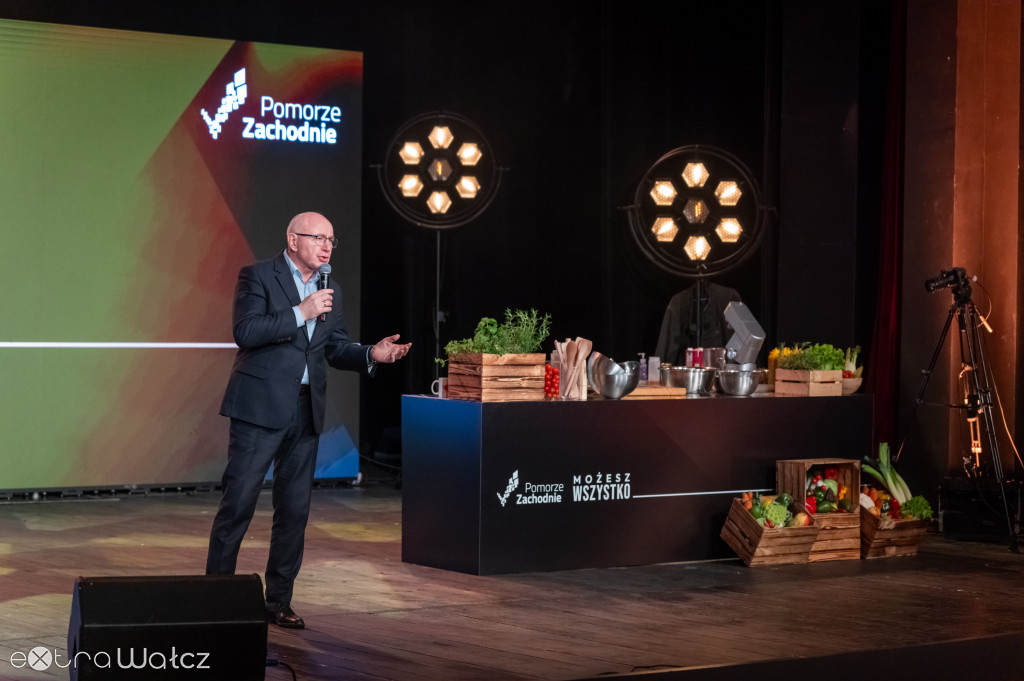 Mistrzowie Pomorza Zachodniego, wałecka szkoła zwycięża