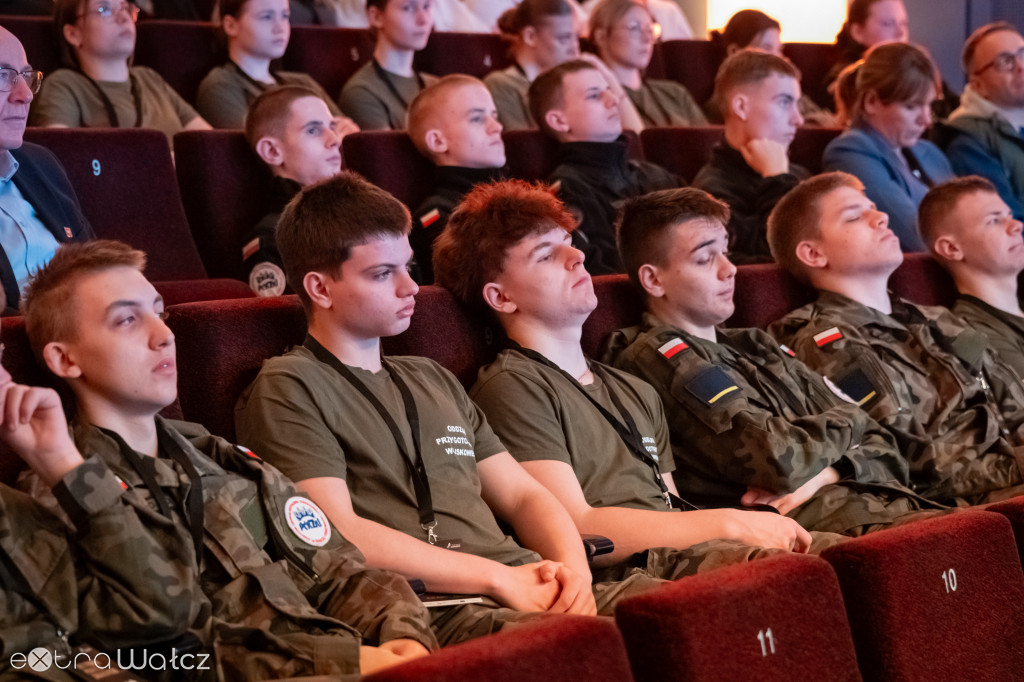 Mistrzowie Pomorza Zachodniego, wałecka szkoła zwycięża