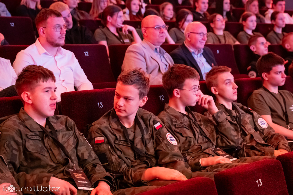 Mistrzowie Pomorza Zachodniego, wałecka szkoła zwycięża