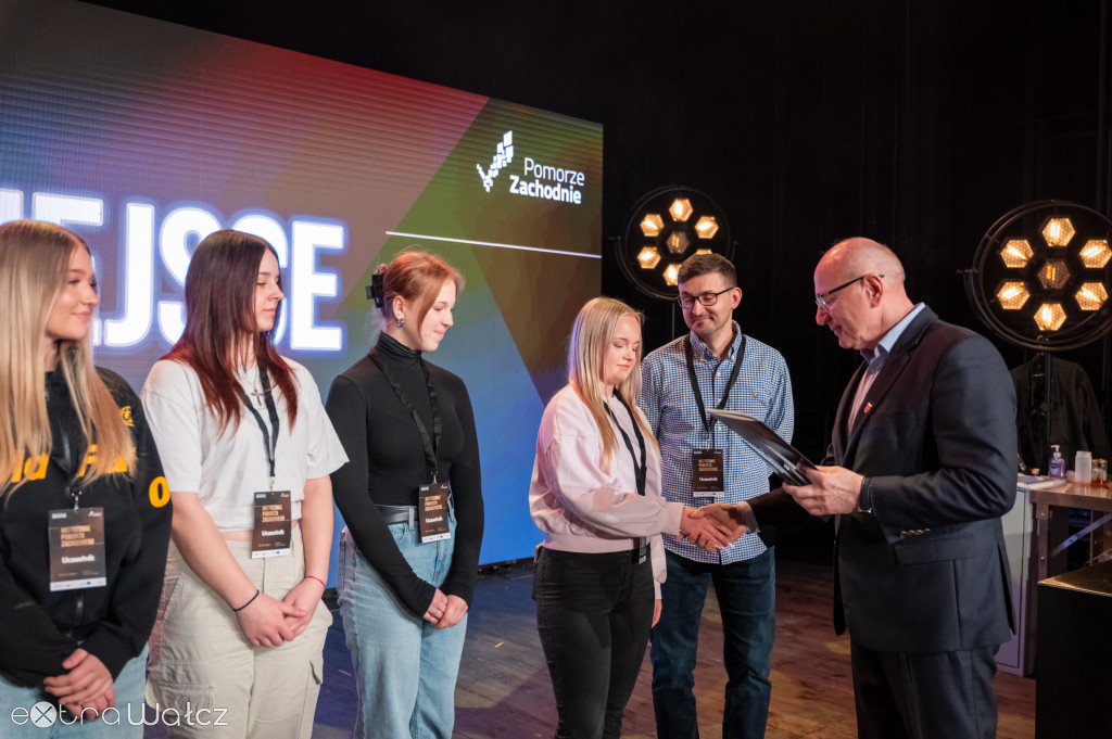 Mistrzowie Pomorza Zachodniego, wałecka szkoła zwycięża