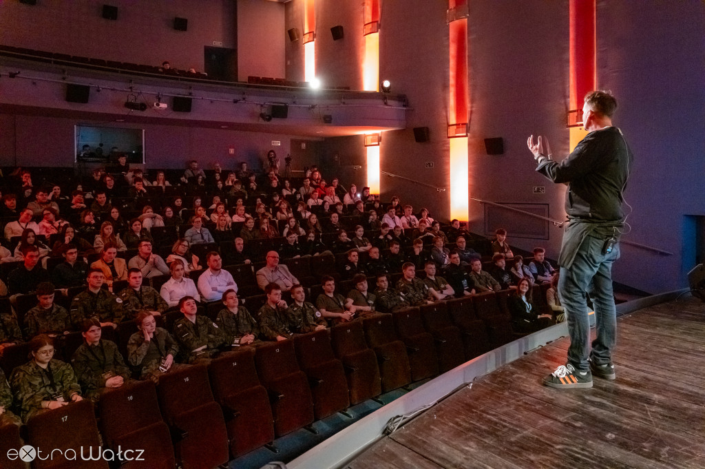 Mistrzowie Pomorza Zachodniego, wałecka szkoła zwycięża