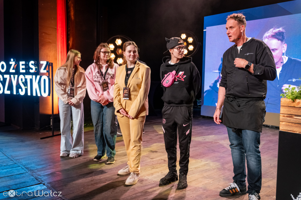 Mistrzowie Pomorza Zachodniego, wałecka szkoła zwycięża