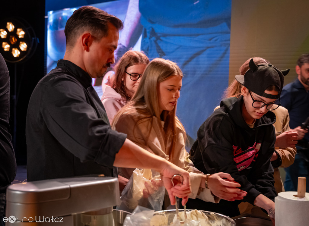 Mistrzowie Pomorza Zachodniego, wałecka szkoła zwycięża