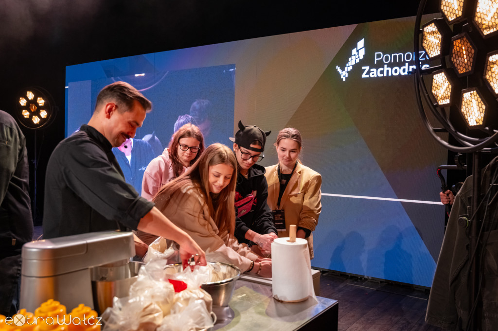 Mistrzowie Pomorza Zachodniego, wałecka szkoła zwycięża