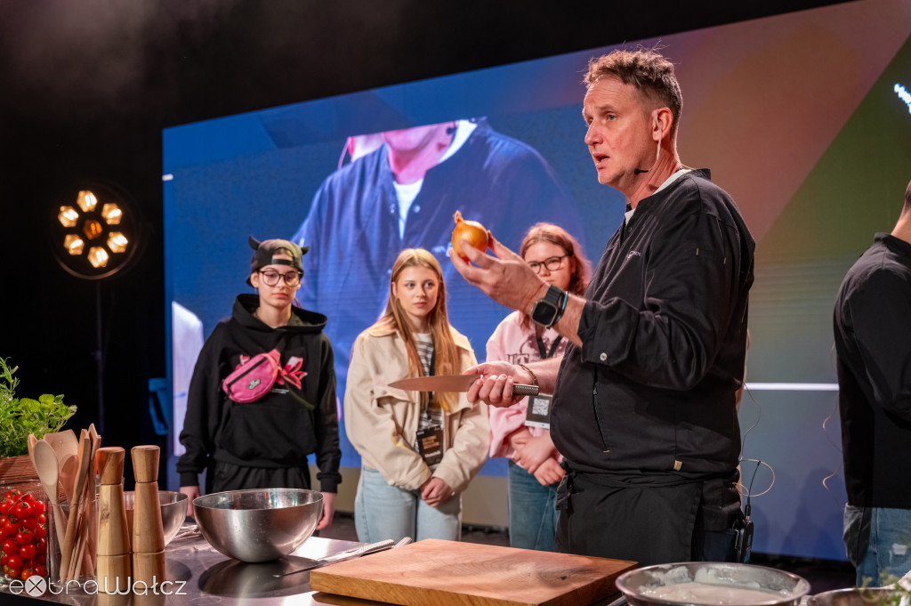 Mistrzowie Pomorza Zachodniego, wałecka szkoła zwycięża