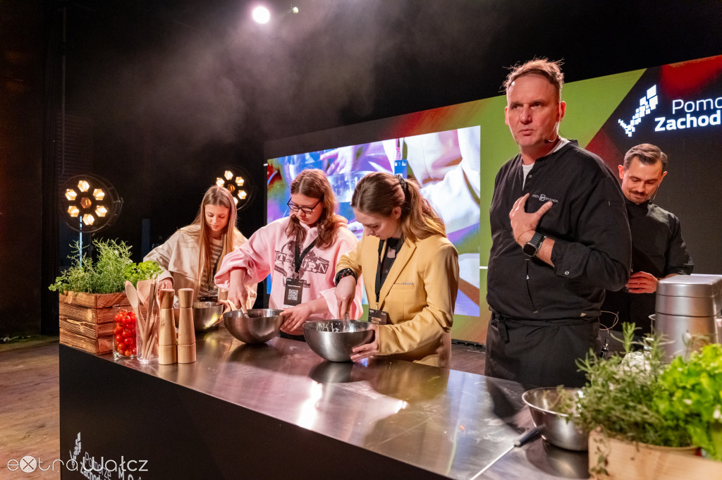 Mistrzowie Pomorza Zachodniego, wałecka szkoła zwycięża