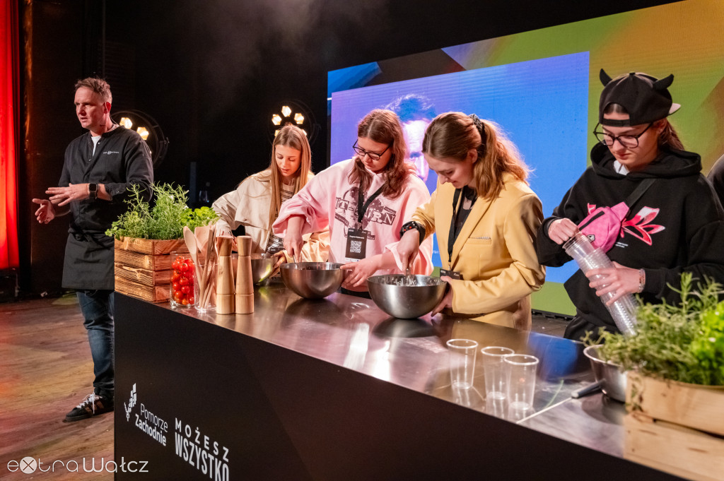 Mistrzowie Pomorza Zachodniego, wałecka szkoła zwycięża