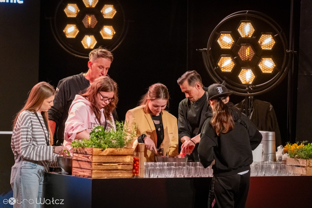 Mistrzowie Pomorza Zachodniego, wałecka szkoła zwycięża