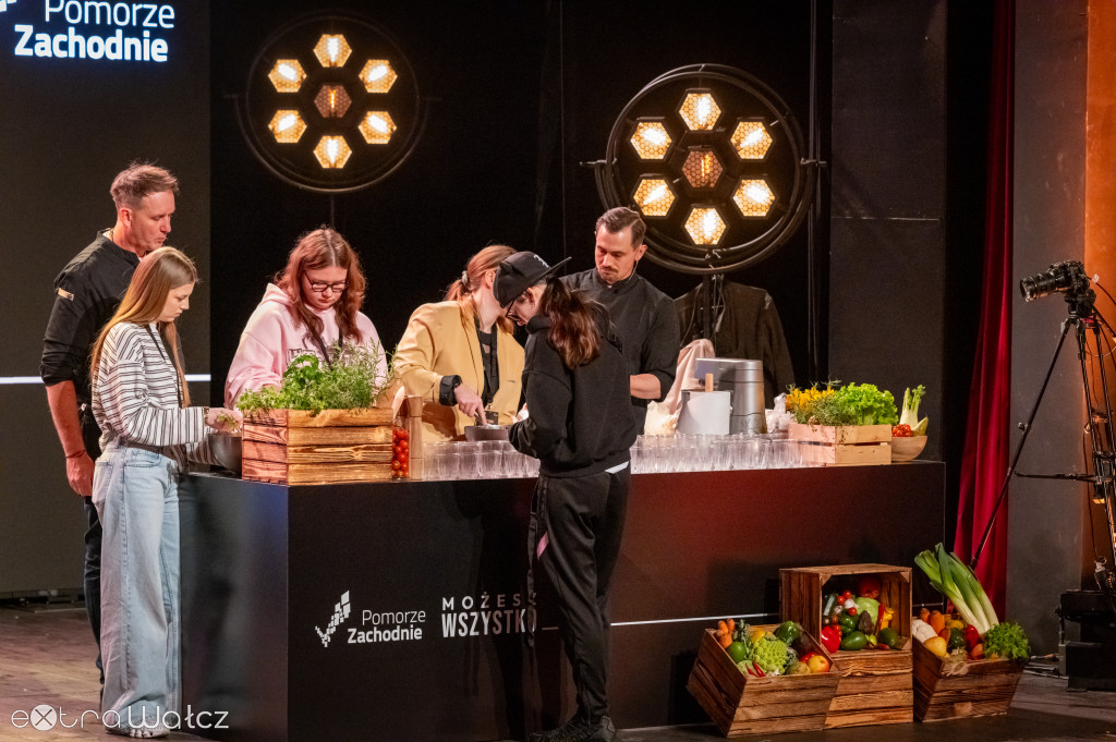 Mistrzowie Pomorza Zachodniego, wałecka szkoła zwycięża