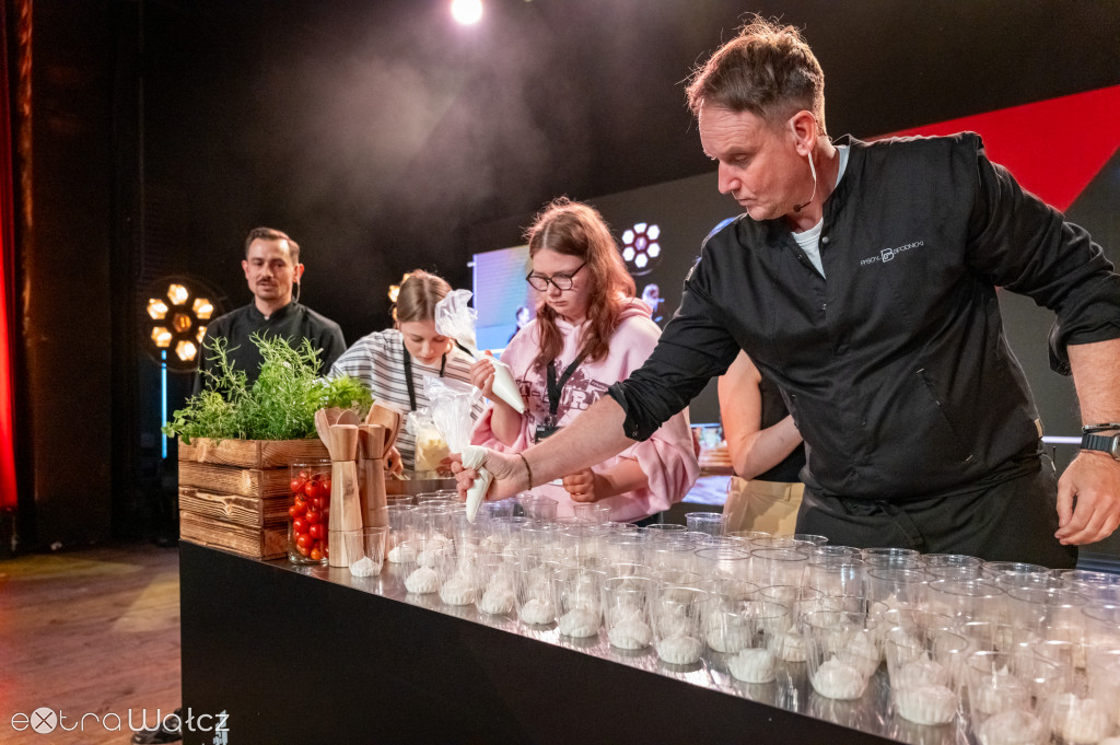 Mistrzowie Pomorza Zachodniego, wałecka szkoła zwycięża