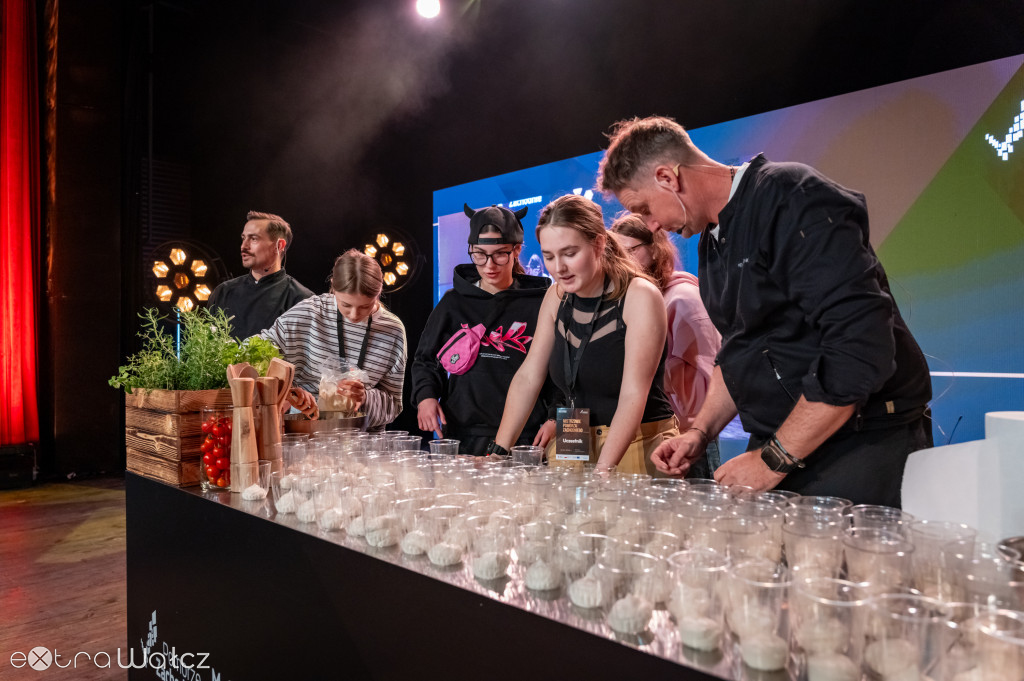 Mistrzowie Pomorza Zachodniego, wałecka szkoła zwycięża