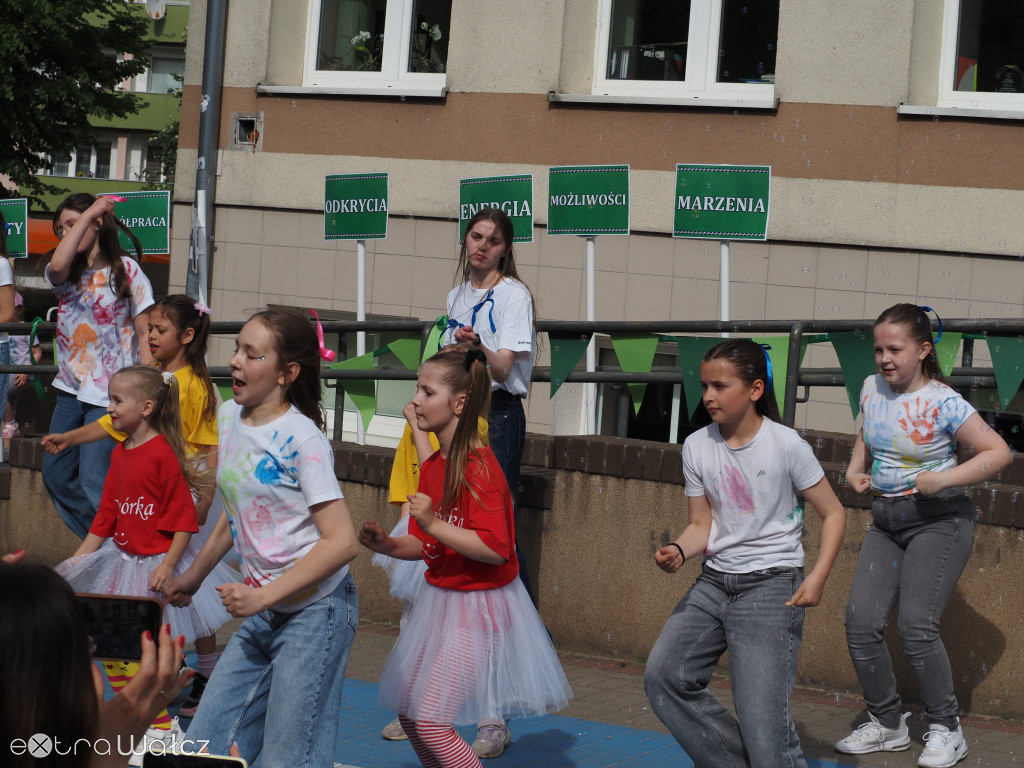 Wyjątkowy festyn w SP nr 4 w Wałczu.