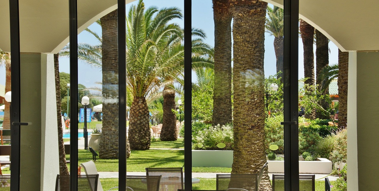 Wybór drzwi tarasowych: rodzaje i ceny - różnice między systemami HS, PSK i Slide