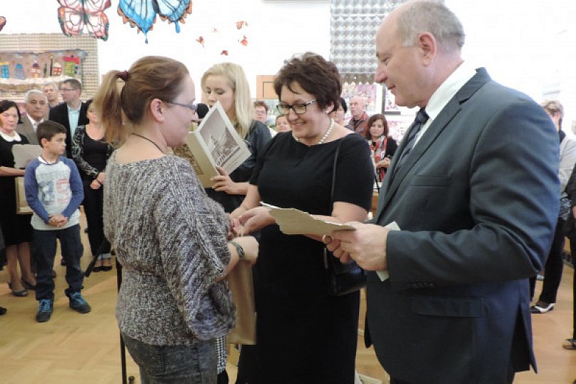 ?Artysta to po prostu artysta?