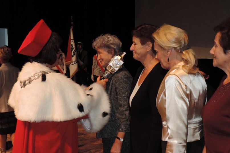 Medalowa inauguracja