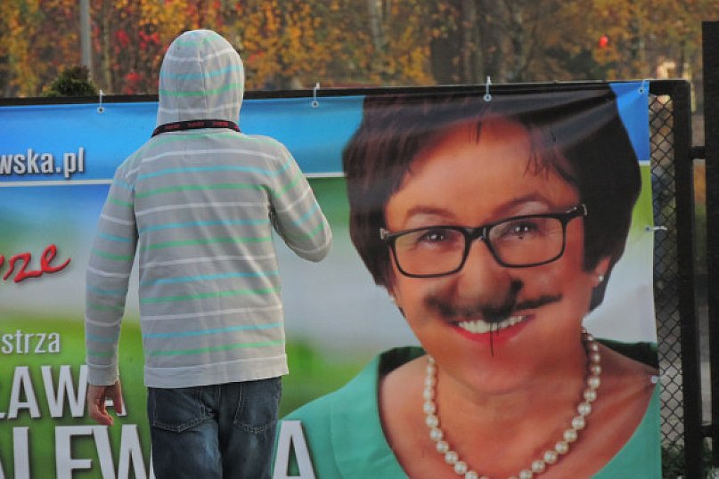 Ucięta głowa i wykolone oko