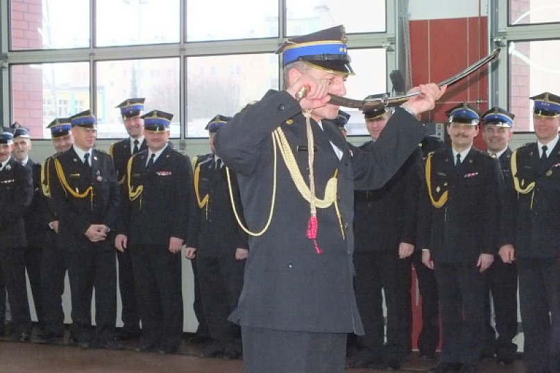 Najtrudniej zdjąć mundur...