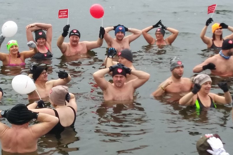 Wałeckie morsy wspierają orkiestrę