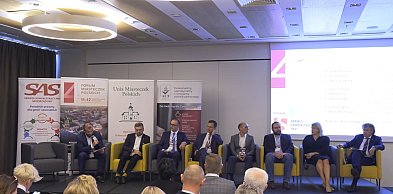 Debata: fundusze UE i środki z KPO szansą na dynamiczny rozwój małych miast