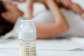 Groźna bakteria w mleku dla niemowląt. Nie podawaj dzieciom!-9945