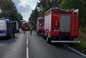 Poważny wypadek na DK10 za Mirosławcem – droga całkowicie zablokowana-11431