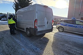 Policja kontroluje dostawcze samochody-12708