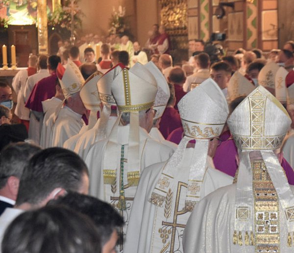 Biskupi po obradach. Krytyka ministerstwa i nowa komisja ds. nadużyć-13653
